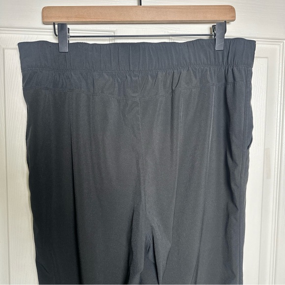 T by Talbots Black Capri Pants Relaxed Fit - Picture 8 of 12